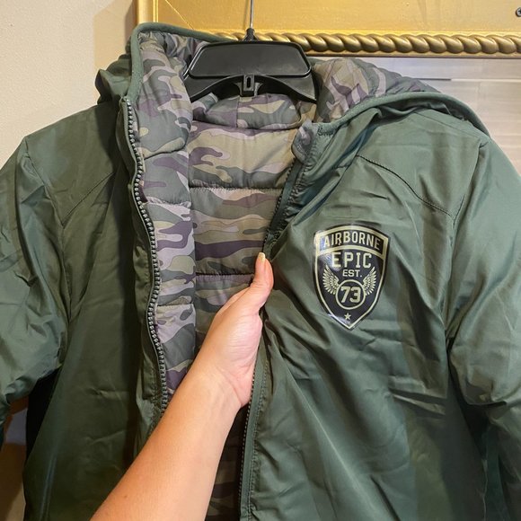 BOYS LARGE REVERSIBLE MILITARY STYLE PUFFER COAT - Picture 4 of 8